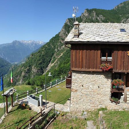 Le Petit Coeur Hotell Fontainemore Exteriör bild