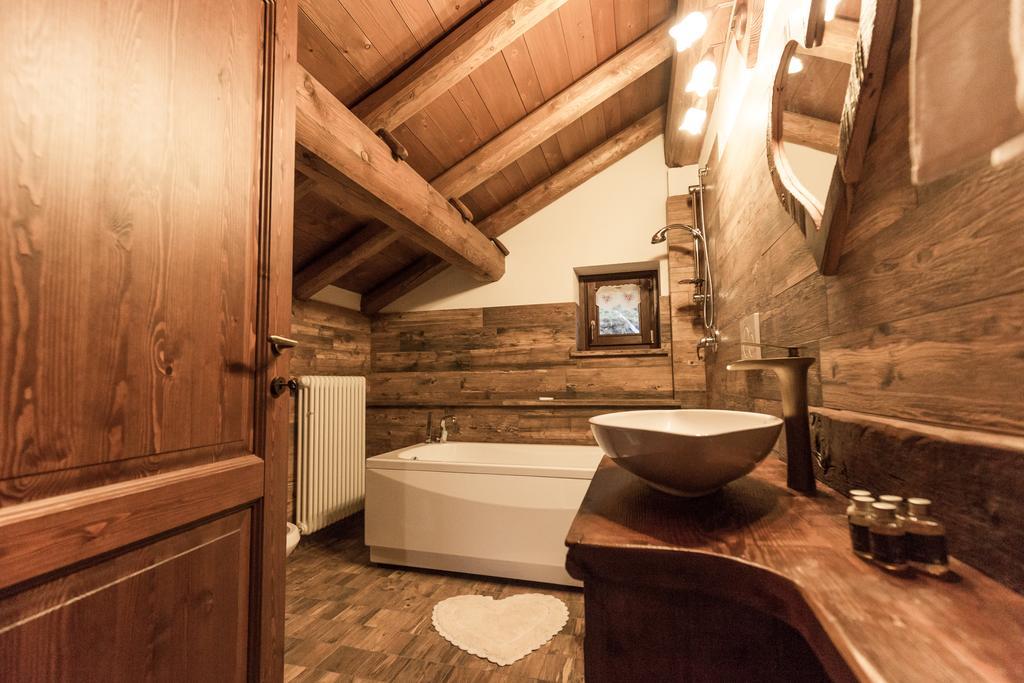 Le Petit Coeur Hotell Fontainemore Exteriör bild