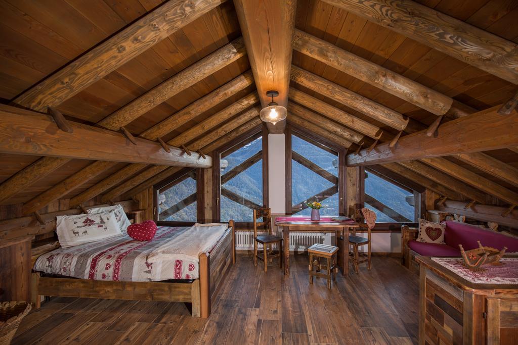 Le Petit Coeur Hotell Fontainemore Exteriör bild