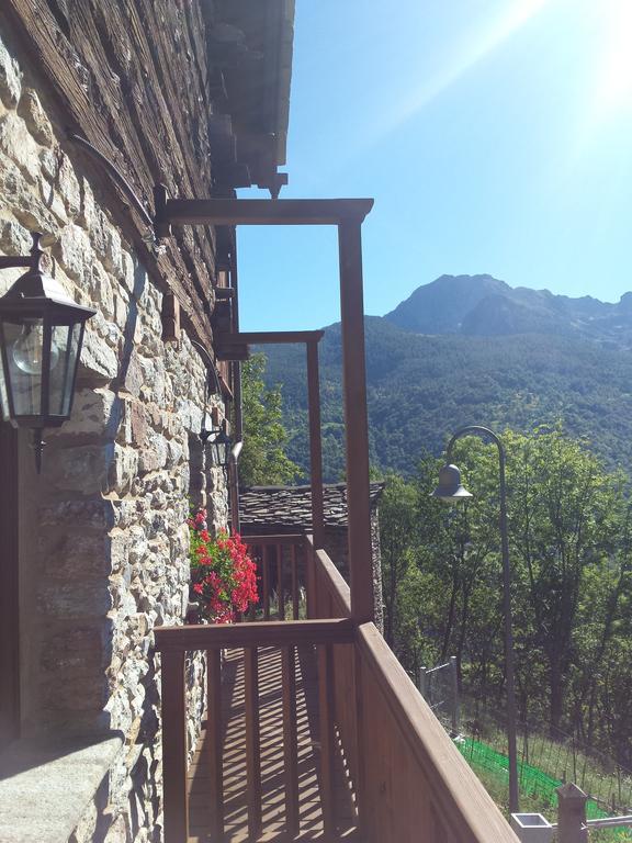 Le Petit Coeur Hotell Fontainemore Exteriör bild