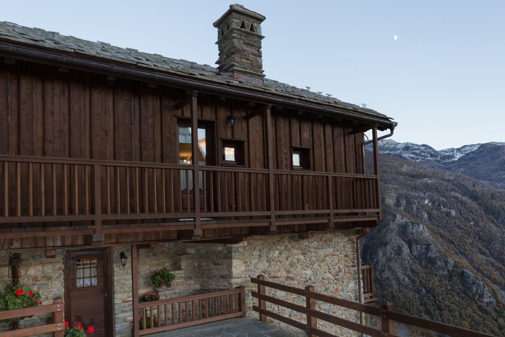 Le Petit Coeur Hotell Fontainemore Exteriör bild