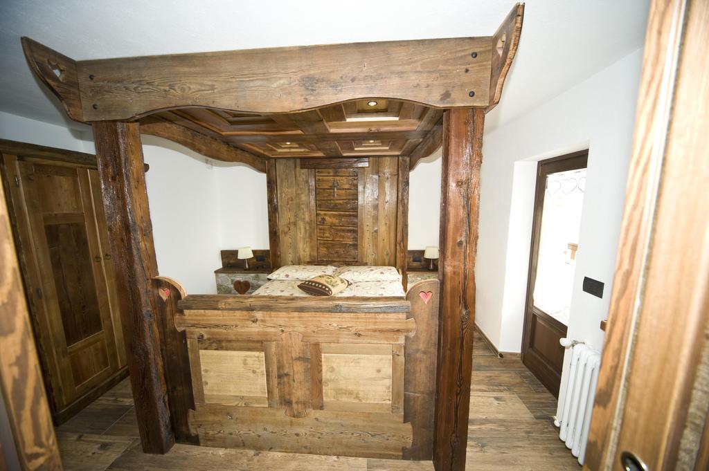 Le Petit Coeur Hotell Fontainemore Exteriör bild