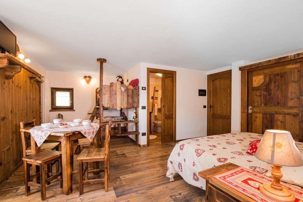 Le Petit Coeur Hotell Fontainemore Exteriör bild