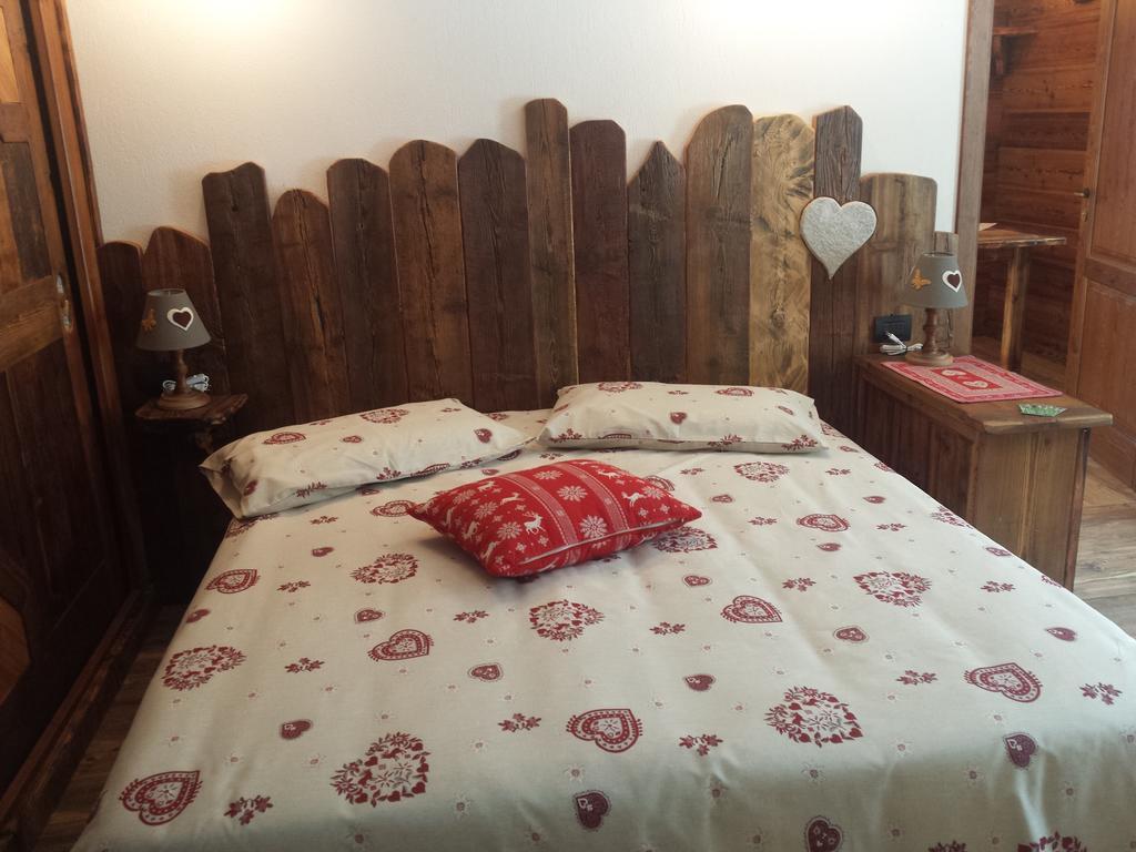 Le Petit Coeur Hotell Fontainemore Exteriör bild