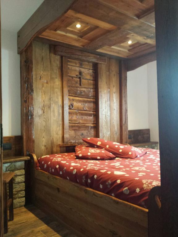 Le Petit Coeur Hotell Fontainemore Exteriör bild