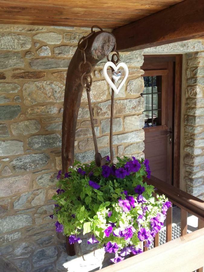 Le Petit Coeur Hotell Fontainemore Exteriör bild