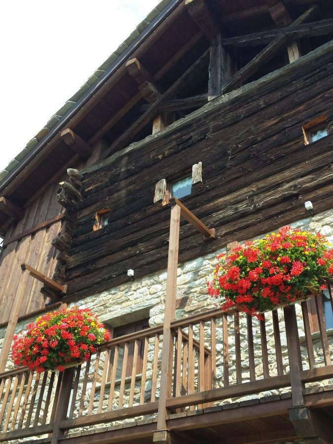 Le Petit Coeur Hotell Fontainemore Exteriör bild