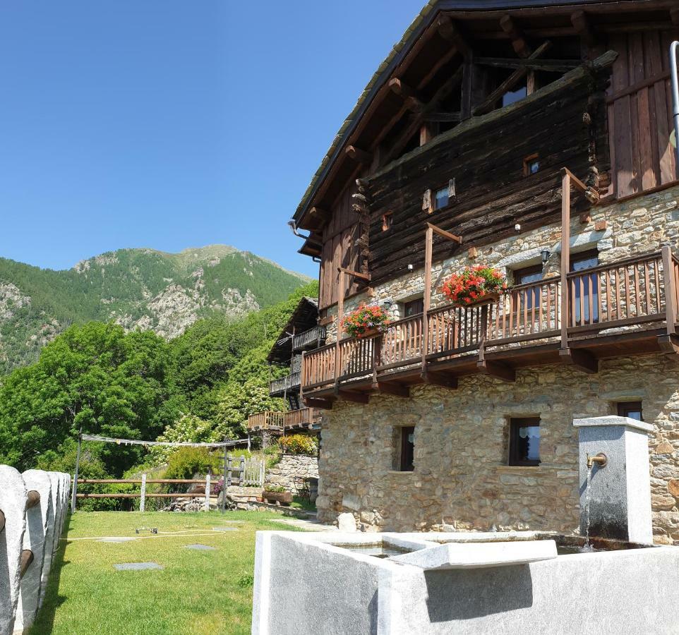 Le Petit Coeur Hotell Fontainemore Exteriör bild