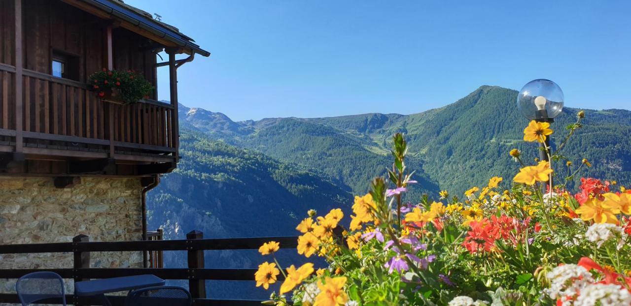 Le Petit Coeur Hotell Fontainemore Exteriör bild