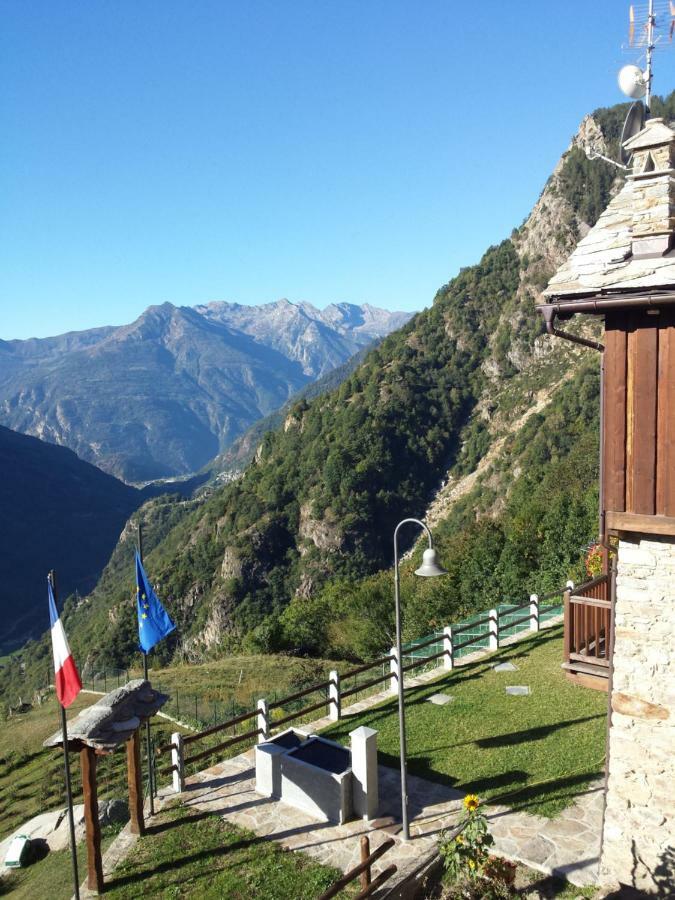 Le Petit Coeur Hotell Fontainemore Exteriör bild