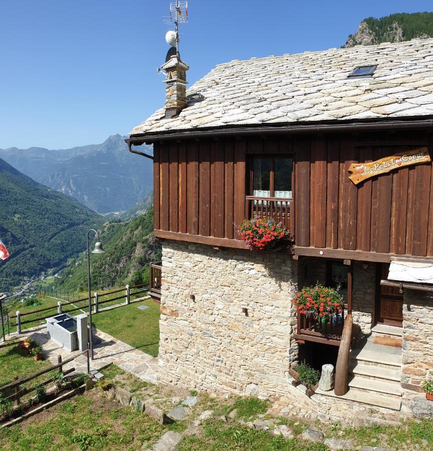 Le Petit Coeur Hotell Fontainemore Exteriör bild
