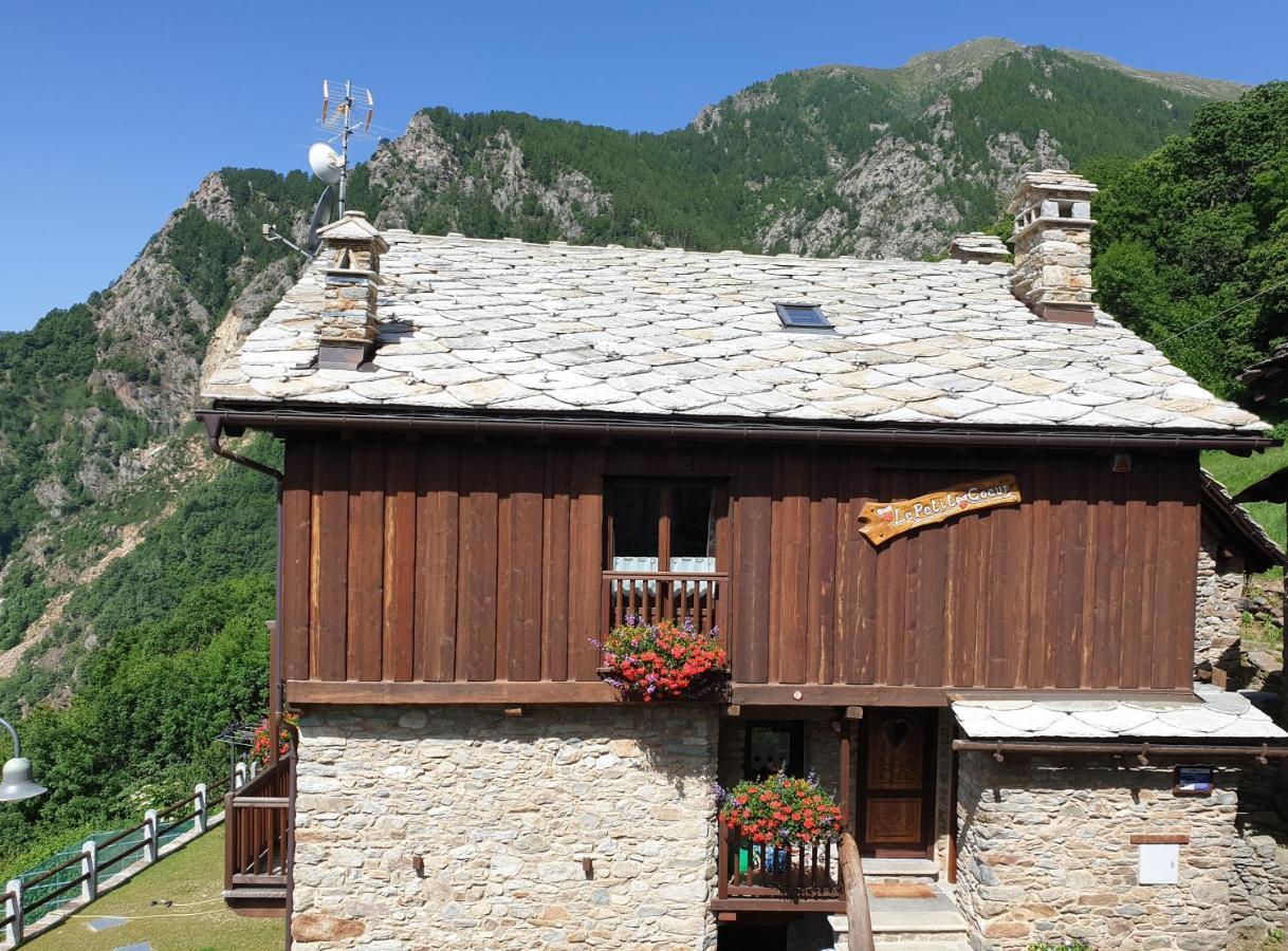 Le Petit Coeur Hotell Fontainemore Exteriör bild